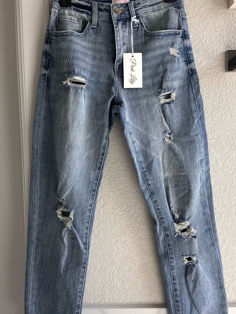 Pink Lily Distressed Light Wash Skinny Size 0/23